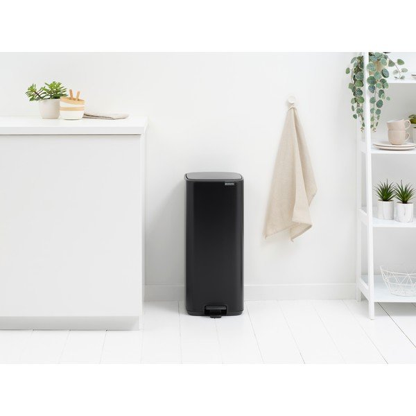 Matt fekete acél pedálos szemetes 30 l Bo – Brabantia-image-1