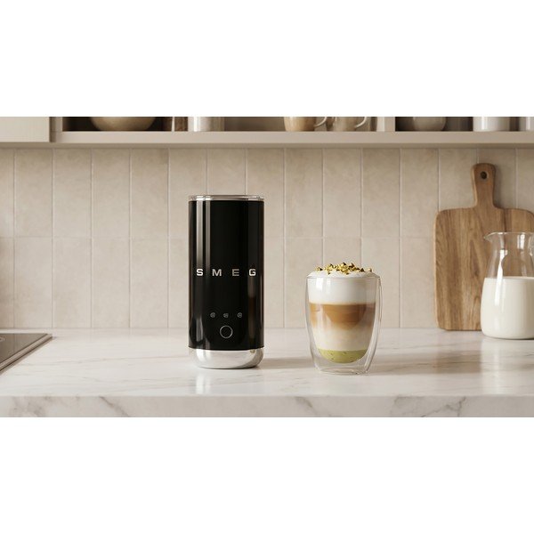 Fekete műanyag elektromos tejhabosító 120 ml – SMEG-image-2