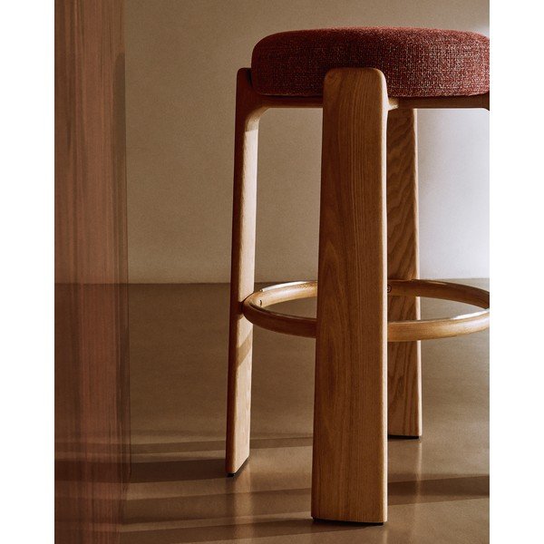 Terrakotta színű-sötét natúr színű kőrisfa bárszék (ülésmagasság 75 cm) Granite – Kave Home-image-3