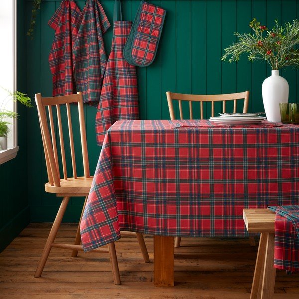 Pamut asztalterítő karácsonyi mintával 178x137 cm Christmas Tartan Check – Catherine Lansfield-image-2