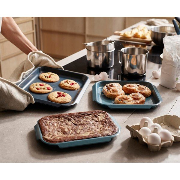 Tepsi szett 3 db-os 41x30 cm Nest™ Bake  – Joseph Joseph-image-1