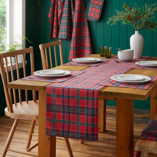 Pamut asztali futó karácsonyi mintával 220x32 cm Christmas Tartan Check – Catherine Lansfield-image-1