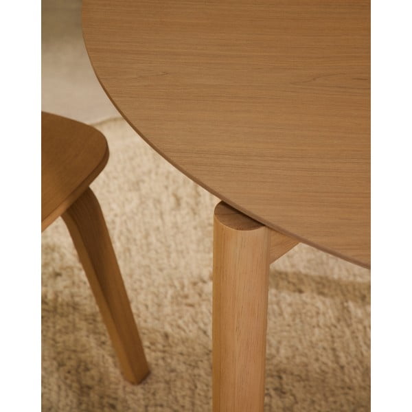 Kerek étkezőasztal kőrisfa dekorral ø 110 cm Indara – Kave Home-image-2