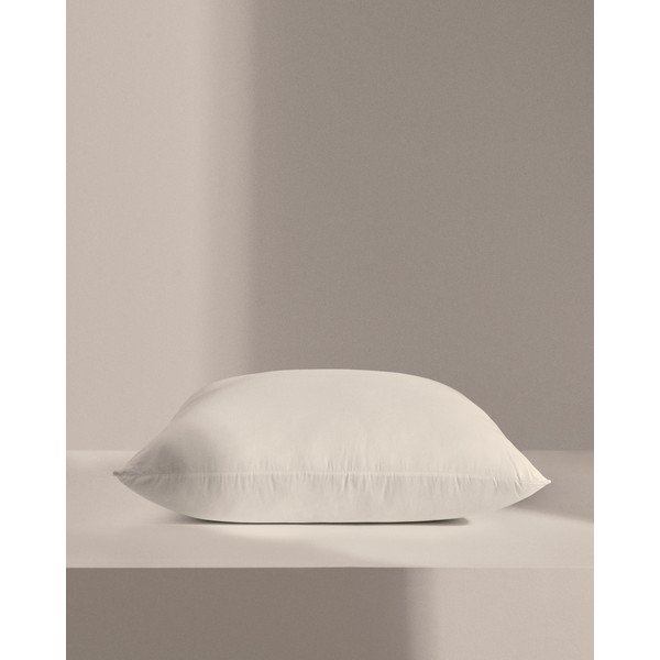 Párna 70x70 cm Fluff – Kave Home-image-1