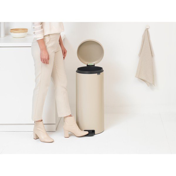 Bézs acél pedálos szemetes 30 l NewIcon – Brabantia-image-1