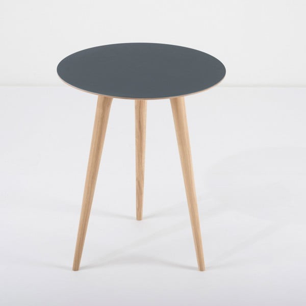 Arp tölgyfa tárolóasztal kék asztallappal, ⌀ 45 cm - Gazzda