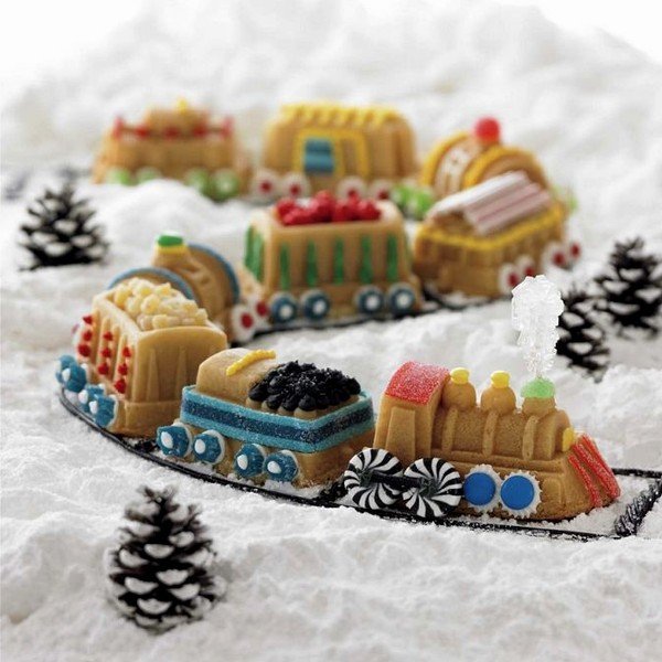 Train vonat formájú ezüstszínű sütőforma 9 süteményhez - Nordic Ware-image-2