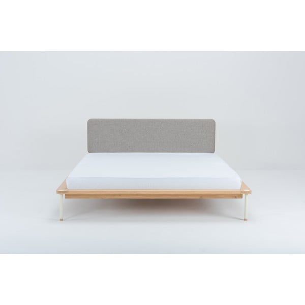 Szürke-natúr színű tölgyfa franciaágy ágyráccsal 140x200 cm Fina – Gazzda-image-1