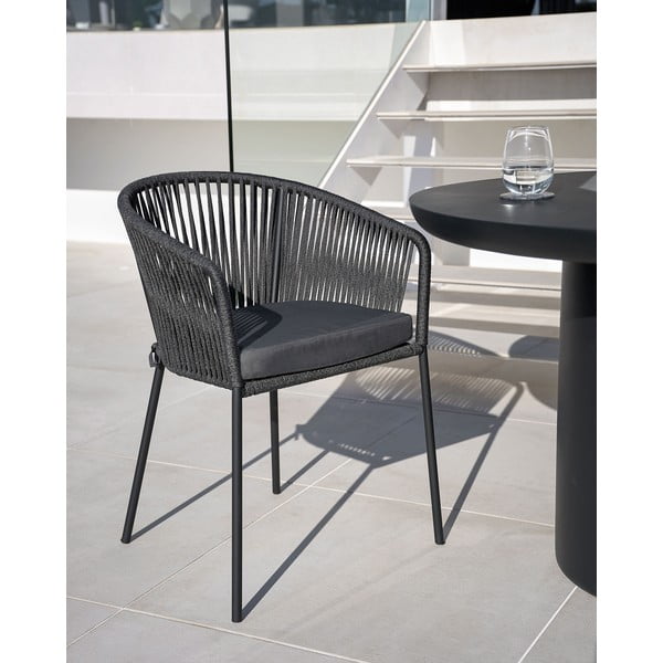 Fekete fém-párnázott kerti szék Yanet – Kave Home-image-1