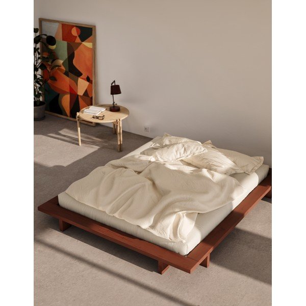 Terrakotta színű borovi fenyő franciaágy ágytámla nélkül, ágyráccsal 140x200 cm Japan – Karup Design-image-1