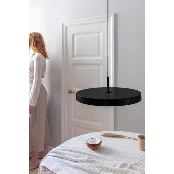 Fekete LED függőlámpa fém búrával ø 43 cm Asteria Medium – UMAGE-image-3