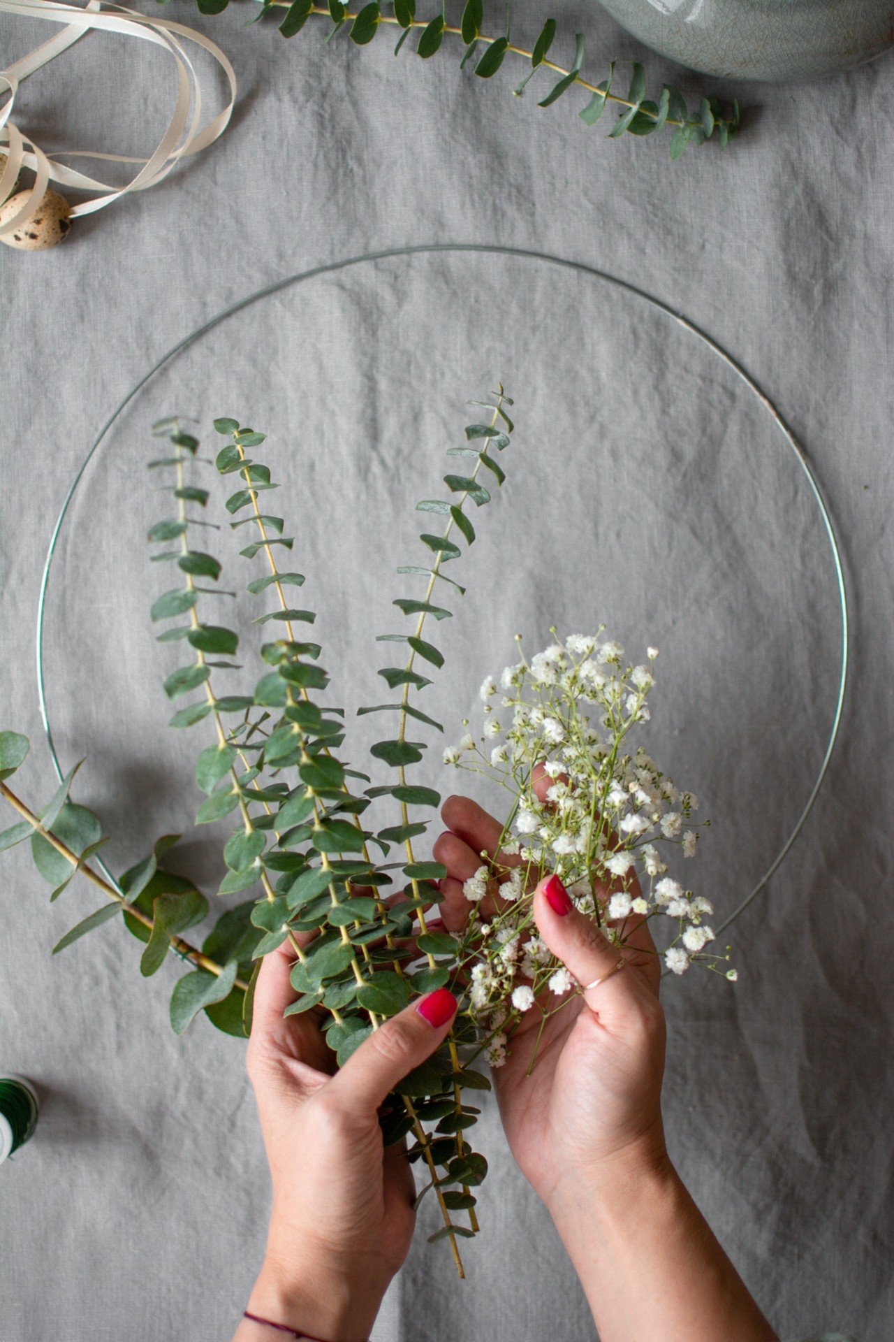 Eukaliptuszos koszorú készítéséhez szükséges kellékek