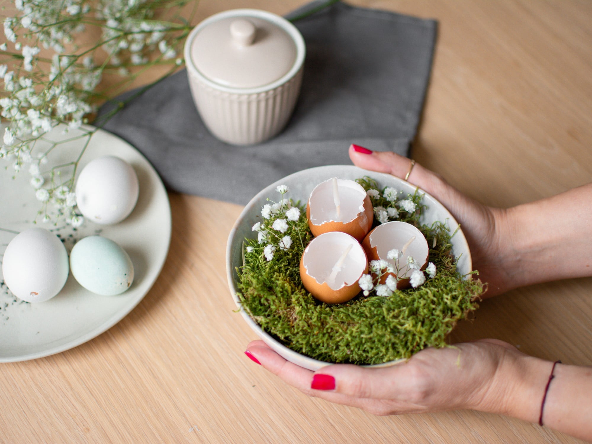 Tavaszi dekoráció: tojáshéj gyertyák