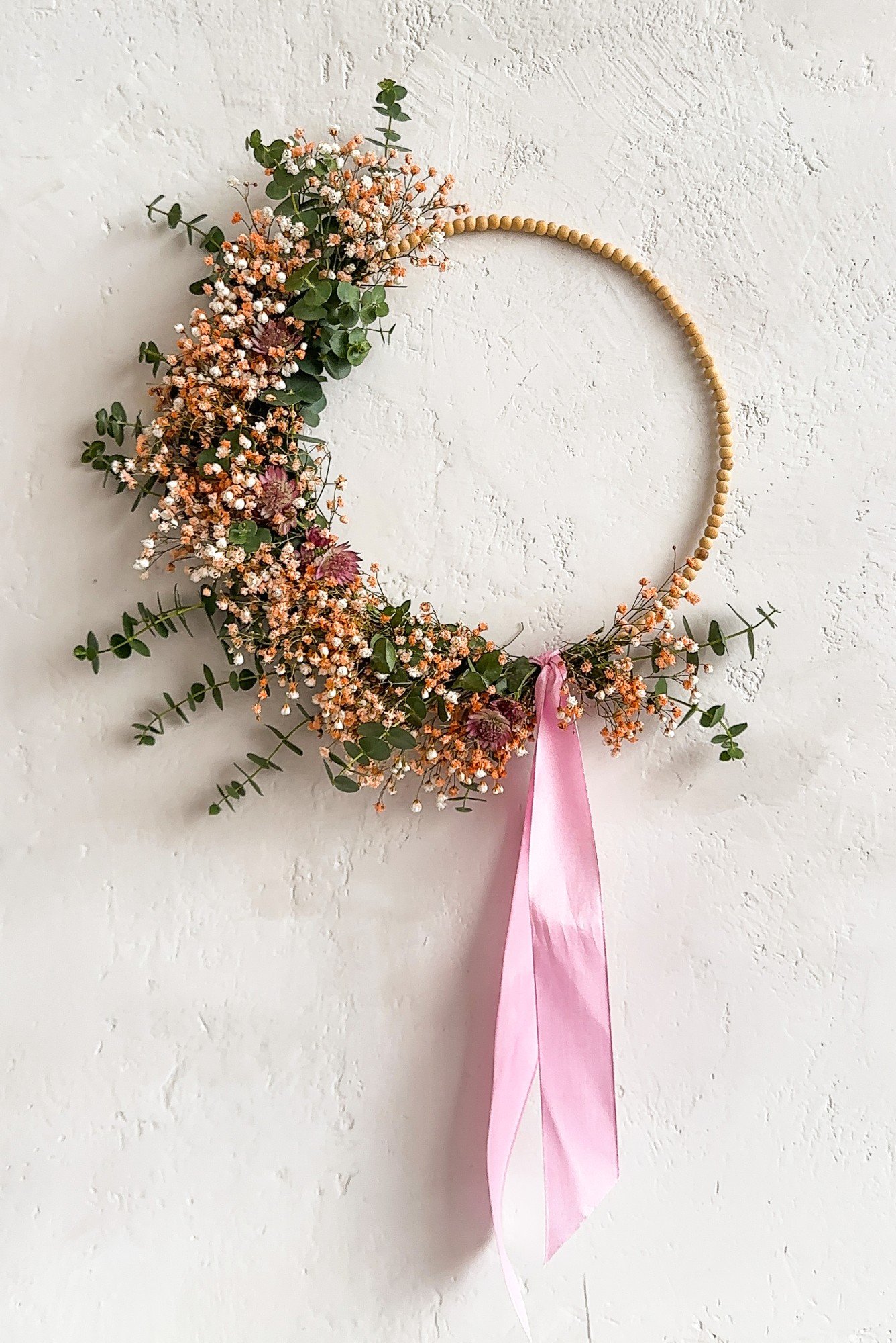 Tavaszi koszorú gyöngyös alapon