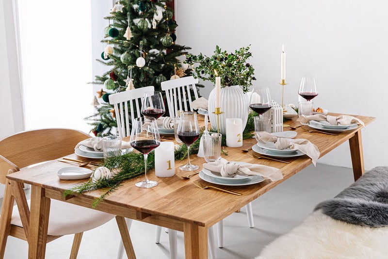 Tippek a minimalista karácsonyi asztalhoz