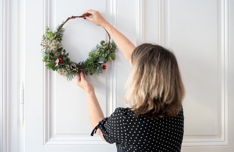 DIY: Karácsonyi ajtódísz természetes anyagokból