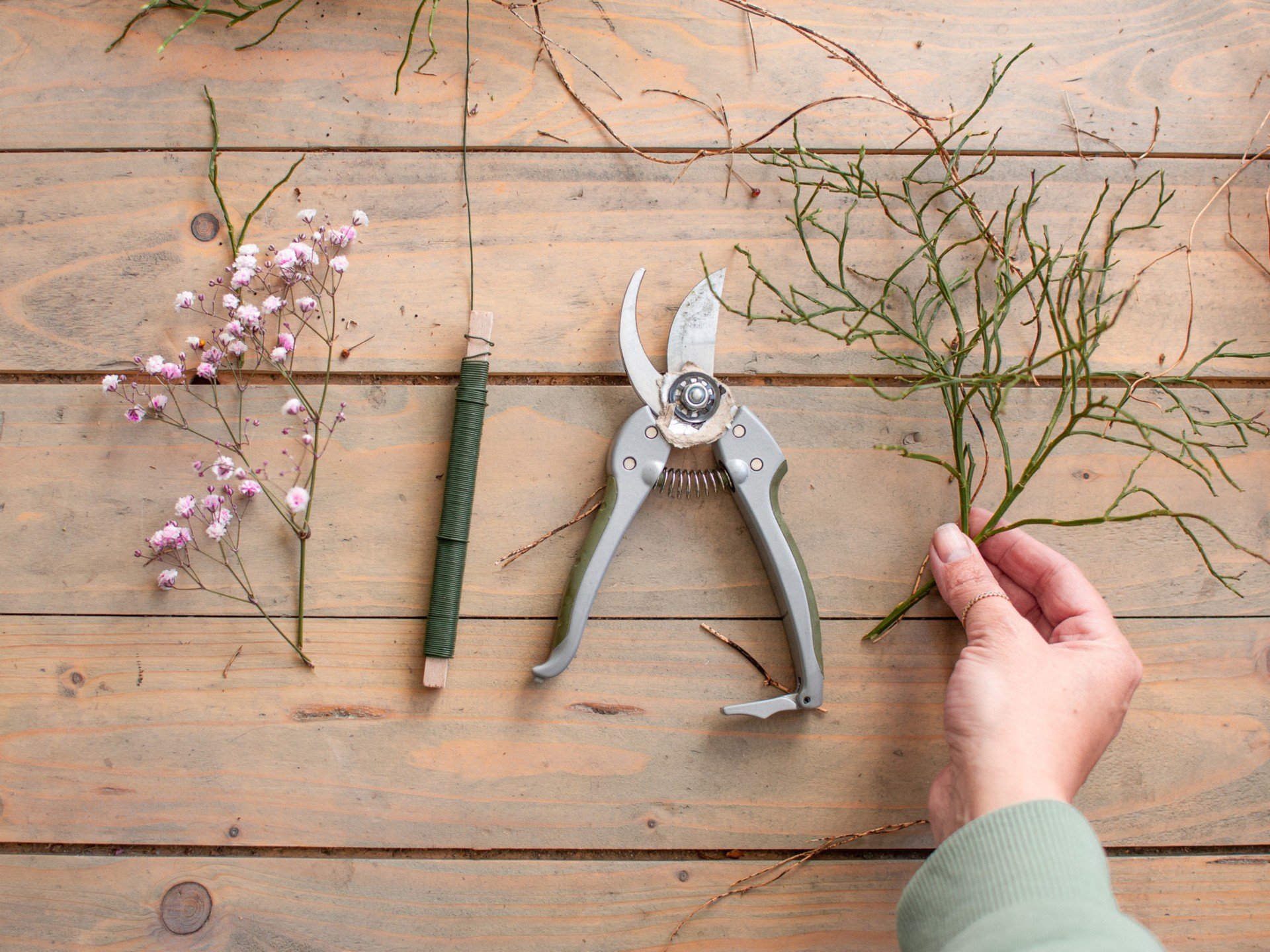 A tavaszi koszorú elkészítéséhez csak néhány dologra lesz szükség.