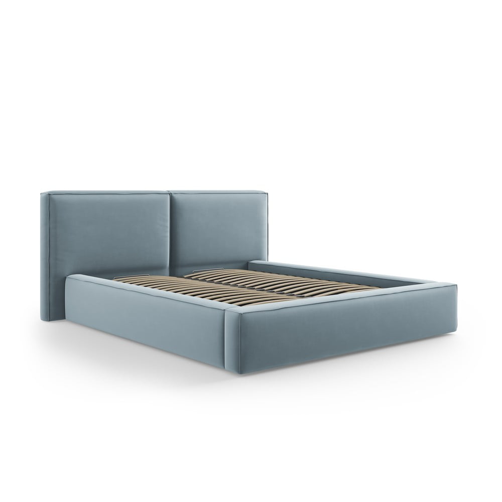 Világoskék bársony kárpitozott ágyneműtartós franciaágy ágyráccsal 200x200 cm Arendal – Cosmopolitan Design