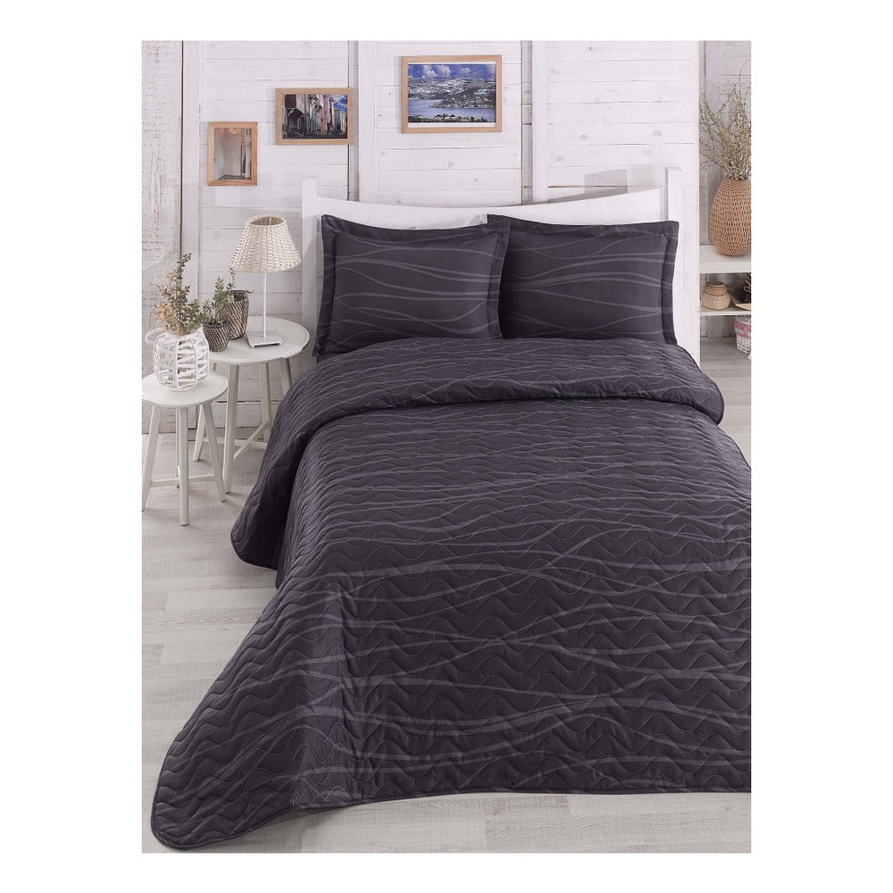 Verda Grey sötétszürke kétszemélyes steppelt ágytakaró párnahuzattal, 200 x 220 cm